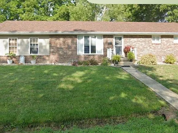 991 17th St, Carlyle, IL 62231