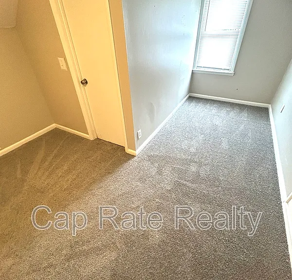 1366 Duxberry Ave — Photo 21