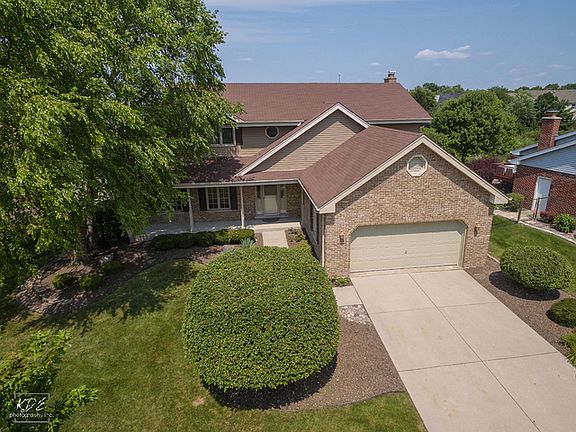 3rd image of 1818 Harcourt Dr