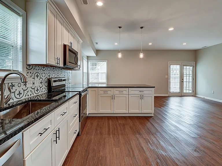 2221 Bellefontaine St — Photo 8