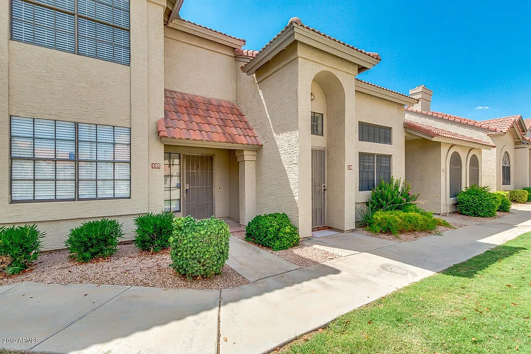 2 bed, 2.5 bath, 1304 sqft, $1,950 — Photo 2