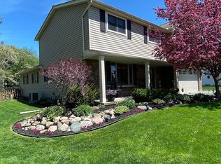 2883 Caterham Dr, Waterford, MI 48329