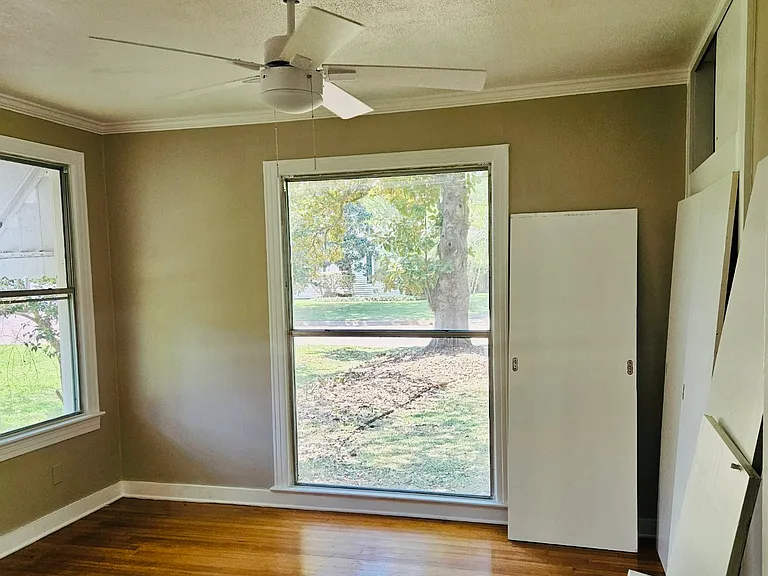 3337 Halsey St — Photo 4