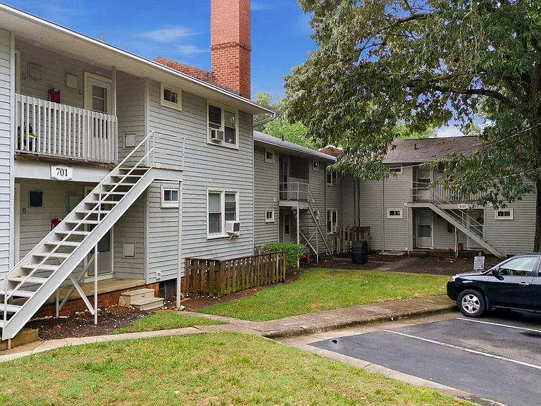 635 Daniels St #A — Photo 22