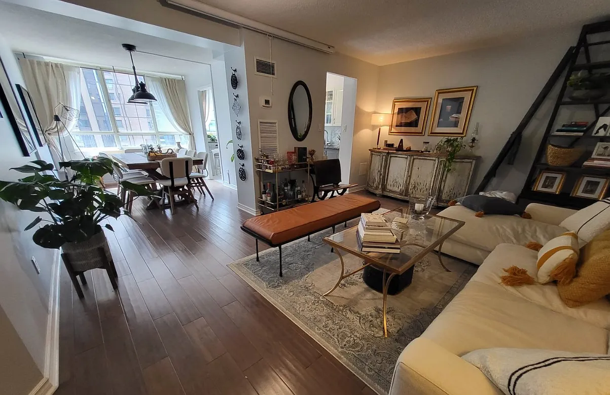 633 Bay St — Photo 1