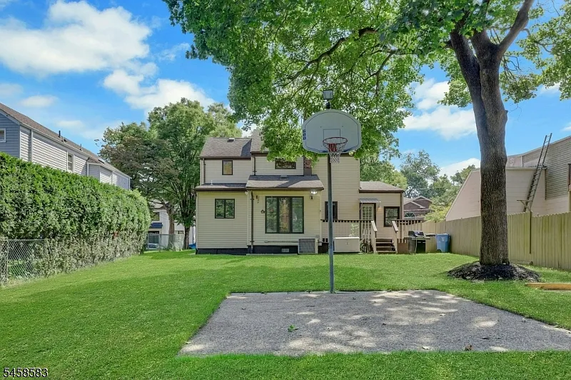 4 bed, 2.0 bath, $4,900 — Photo 3