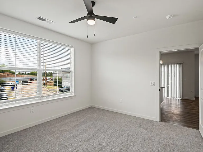 Emerson Flats — Photo 22