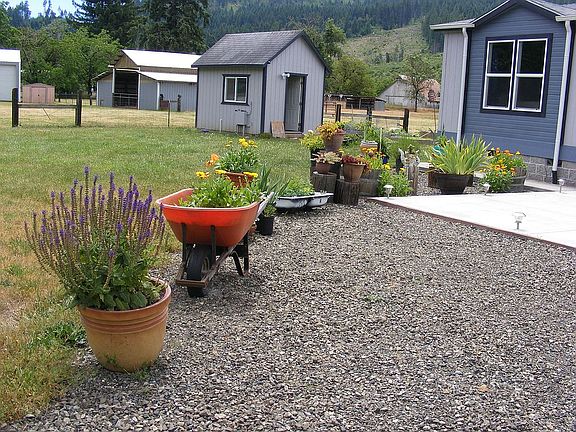 gardening pump/storage house