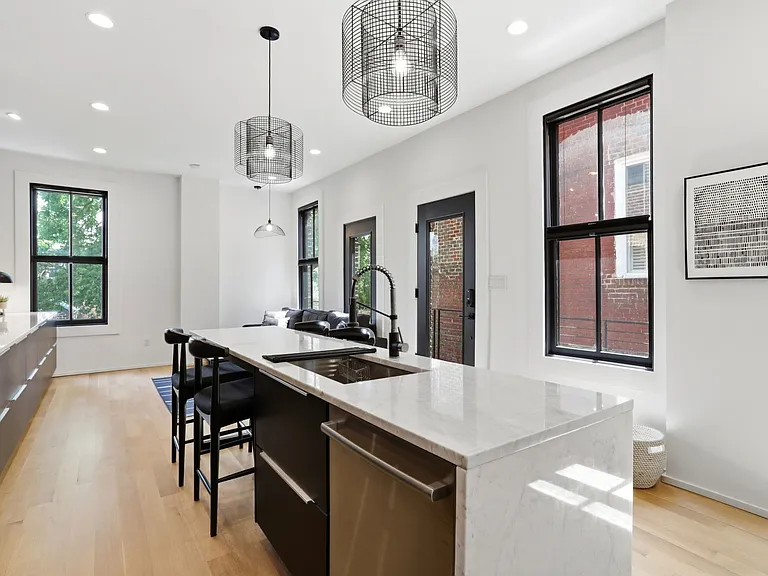 2608 E Broad St #2 — Photo 1