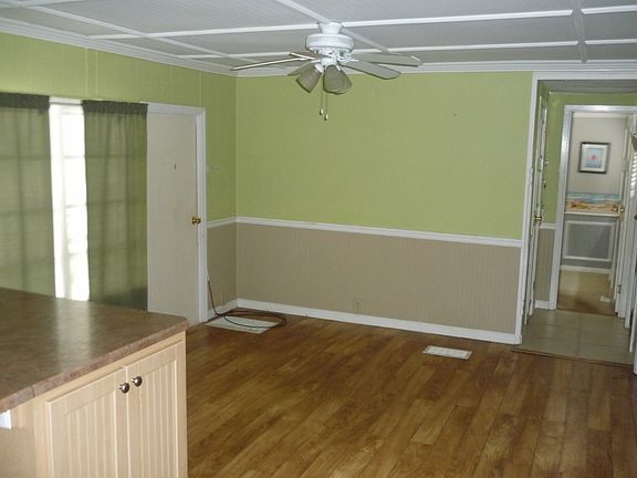 3rd image of 888 W Colonial Cir