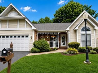 26 Village Gate Ct, Williamsville, NY 14221