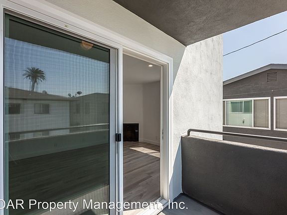 3rd image of 1009 E 2nd St #10442867
