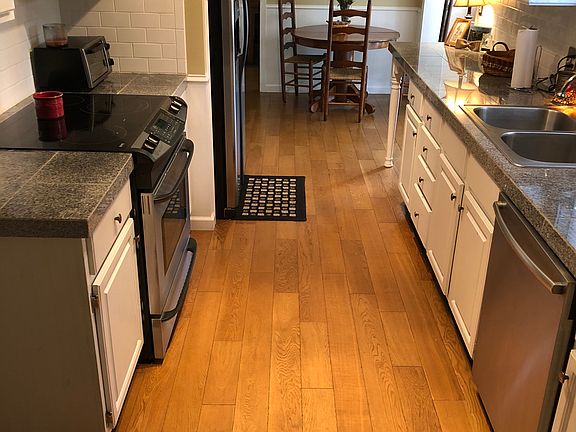 2nd image of 553 Windsor Dr