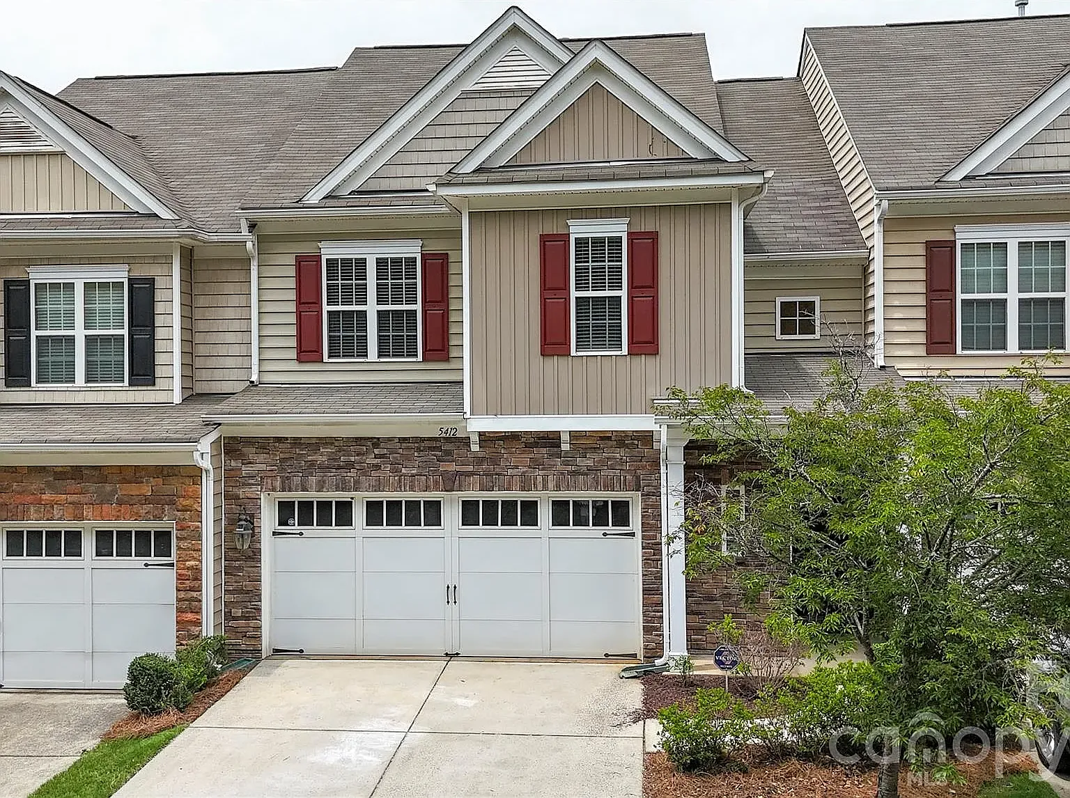 3 bed, 1893 sqft, $2,500 — Photo 2
