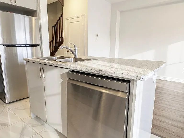 17 Rochester Dr — Photo 8