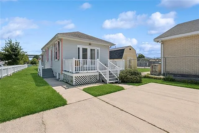 606 De Armas St — Photo 23