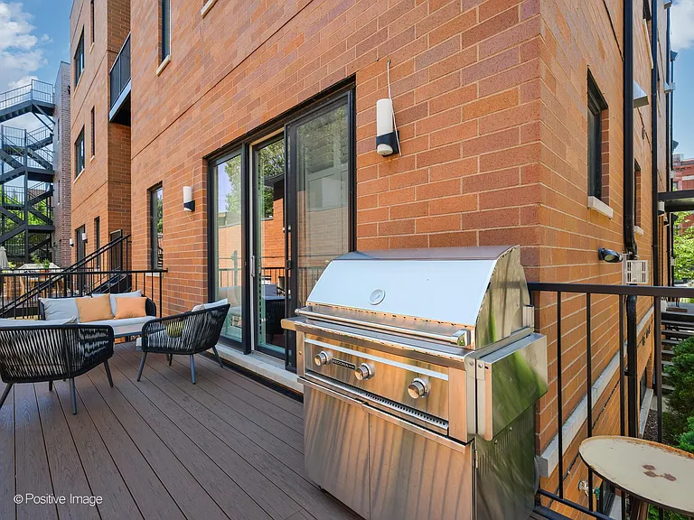 1046 W Altgeld St #1N — Photo 24