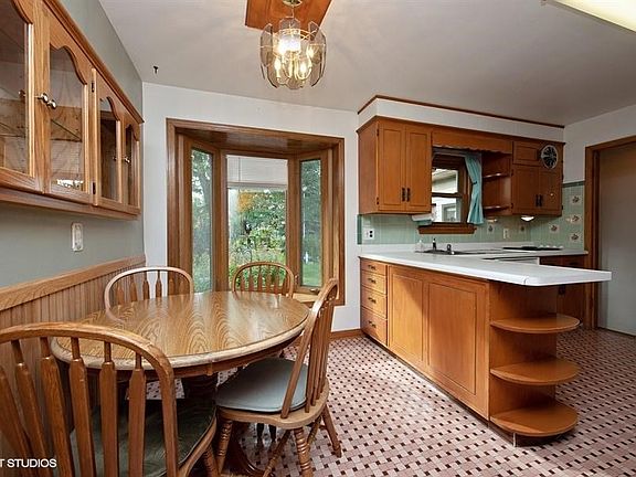 05_1825WaldoBlvd_92_KitchenDiningRoom_Lo
