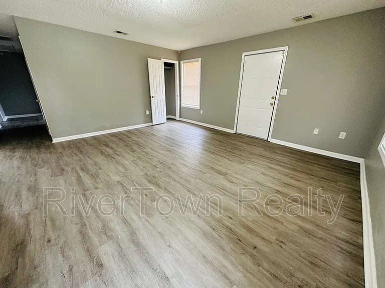 715 Ayers St — Photo 2
