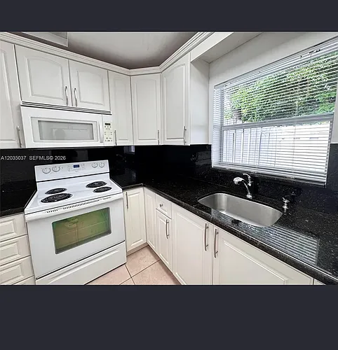 1801 NE 25th Ave #2 Photo 1