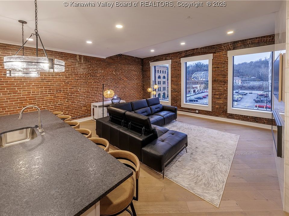 1st image of 814 Virginia St E #8