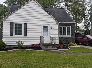 981 Pioneer Dr, North Tonawanda, NY 14120