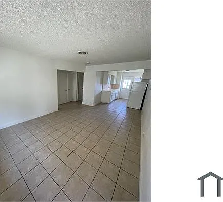 2244 W Princeton Ave — Photo 1