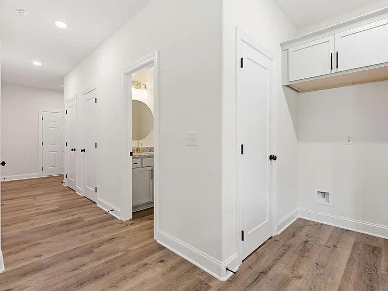 257 Spring St — Photo 15