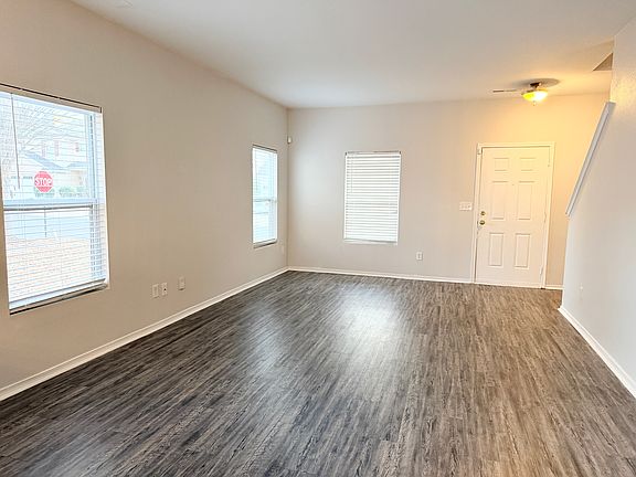 Foyer/Den