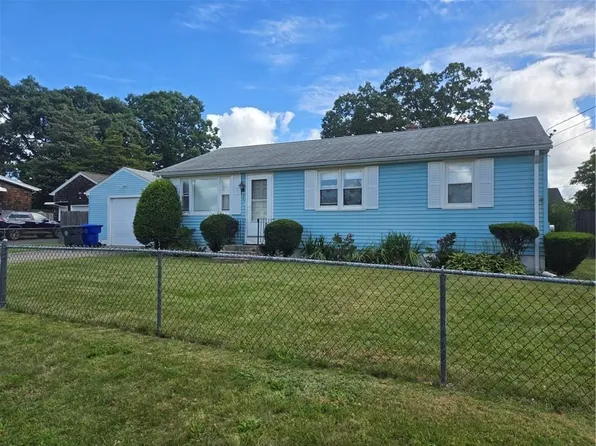 84 Roma St, East Providence, RI 02914