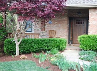 3017 Cove Loop Rd, Hendersonville, NC 28739