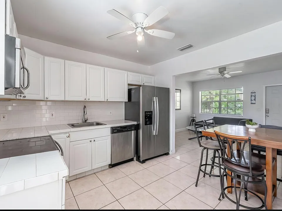 3401 SW 48th Ave