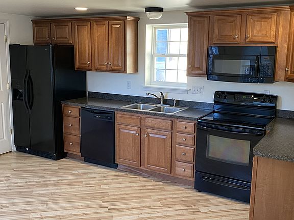 Kitchen - recently added new oven and microwave after this photo was taken.