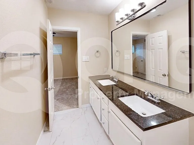 7804 Village Trail Dr — Photo 15