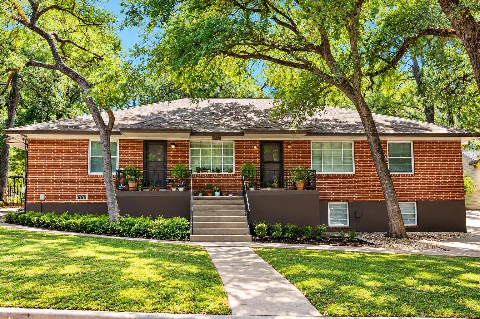 1 bed, 1.0 bath, 440 sqft, $1,000 — Photo 1