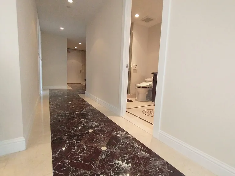 Entry/hallway
