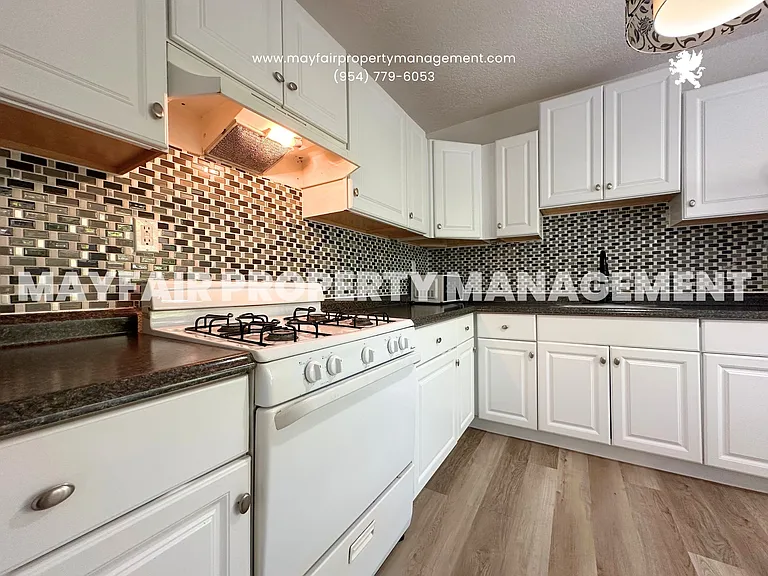 304 2nd Ave S #5 — Photo 5