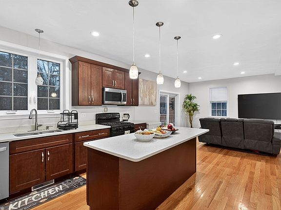4th image of 99 Dudley Rd