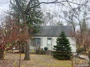 21202 Berg Rd, Southfield, MI 48033