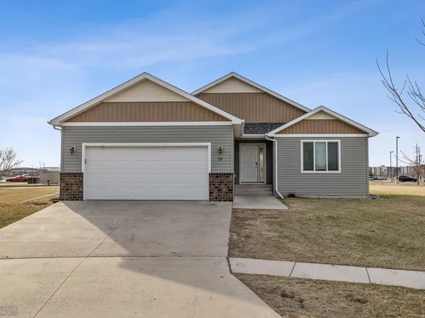 737 30th Ter E, West Fargo, ND 58078