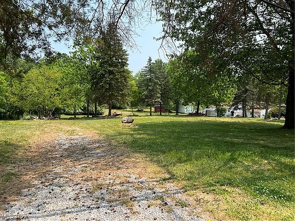 3rd image of 3905 Genevieve Blvd