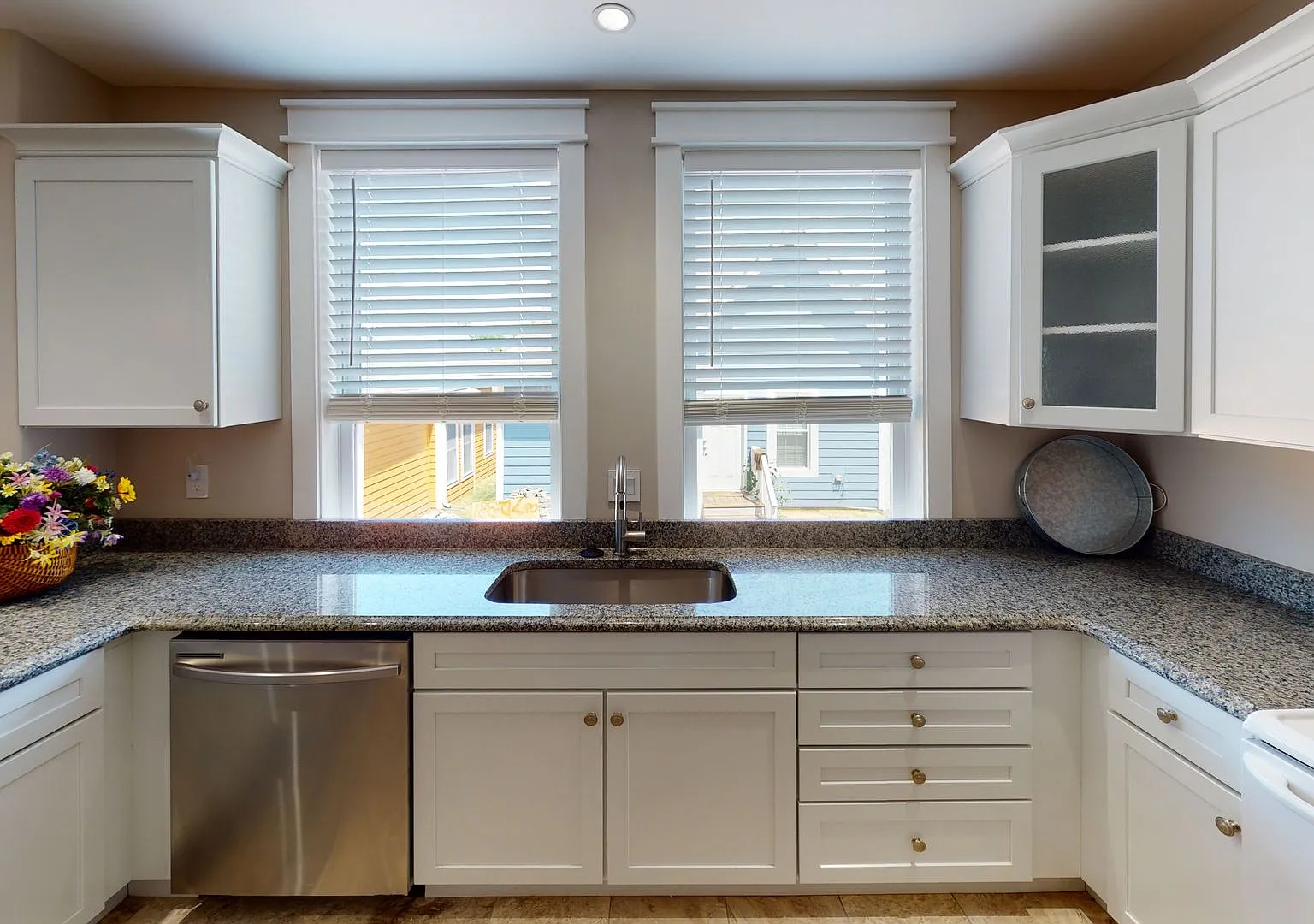 Waitlist for Aug2027Jul2028 Now Open! |7BR/4BA Fort Sanders Home | Walk to UTK | Knoxville Off-Ca... — Photo 2