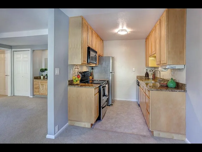 185 Sierra Dr #216 — Photo 22