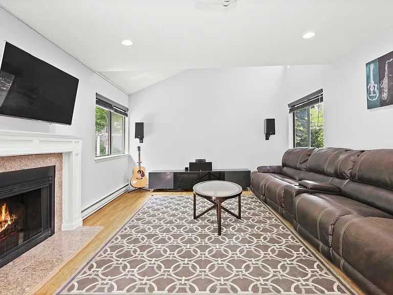 358 Loveland Rd — Photo 23