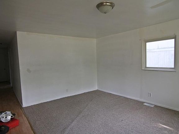 4th image of 2813 Manlove Ave