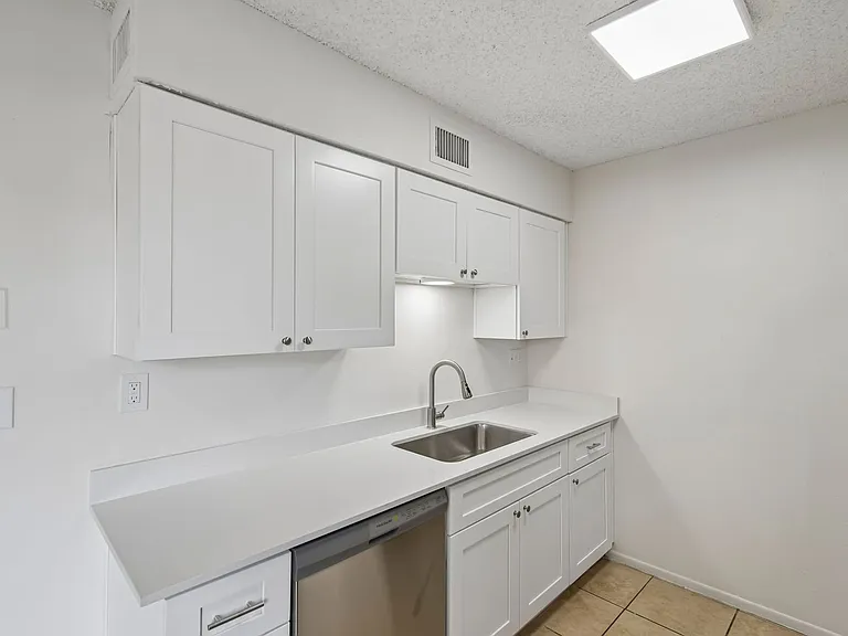 Catalina View Apartments — Photo 26