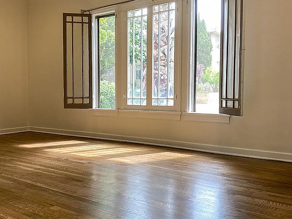 4th image of 1317 N Hayworth Ave #1/2