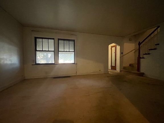 5th image of 9054 S Jeffery Blvd