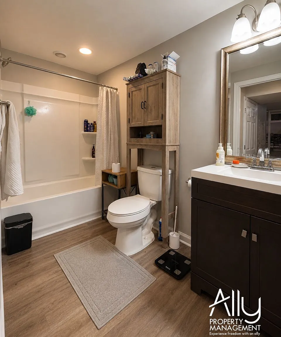 1210 Agnese Street - Unit B - B — Photo 3