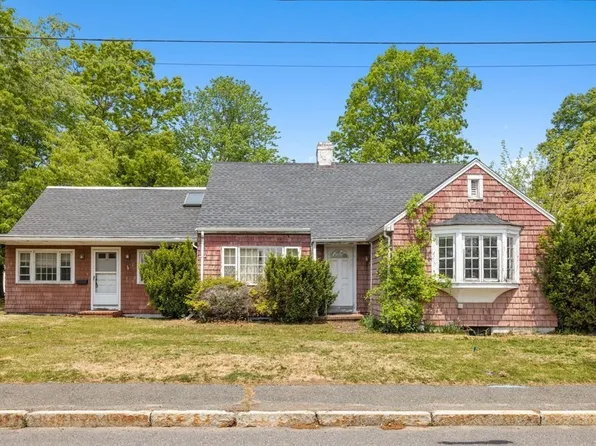 136 Moulton Dr, Lynnfield, MA 01940